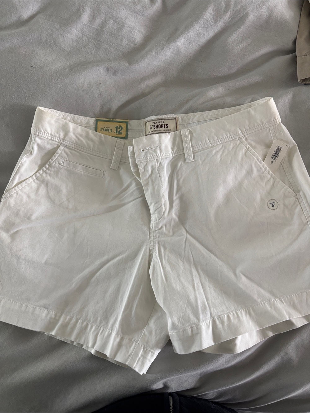Old Navy White Women's 5" Shorts - Casual Cotton Blend
